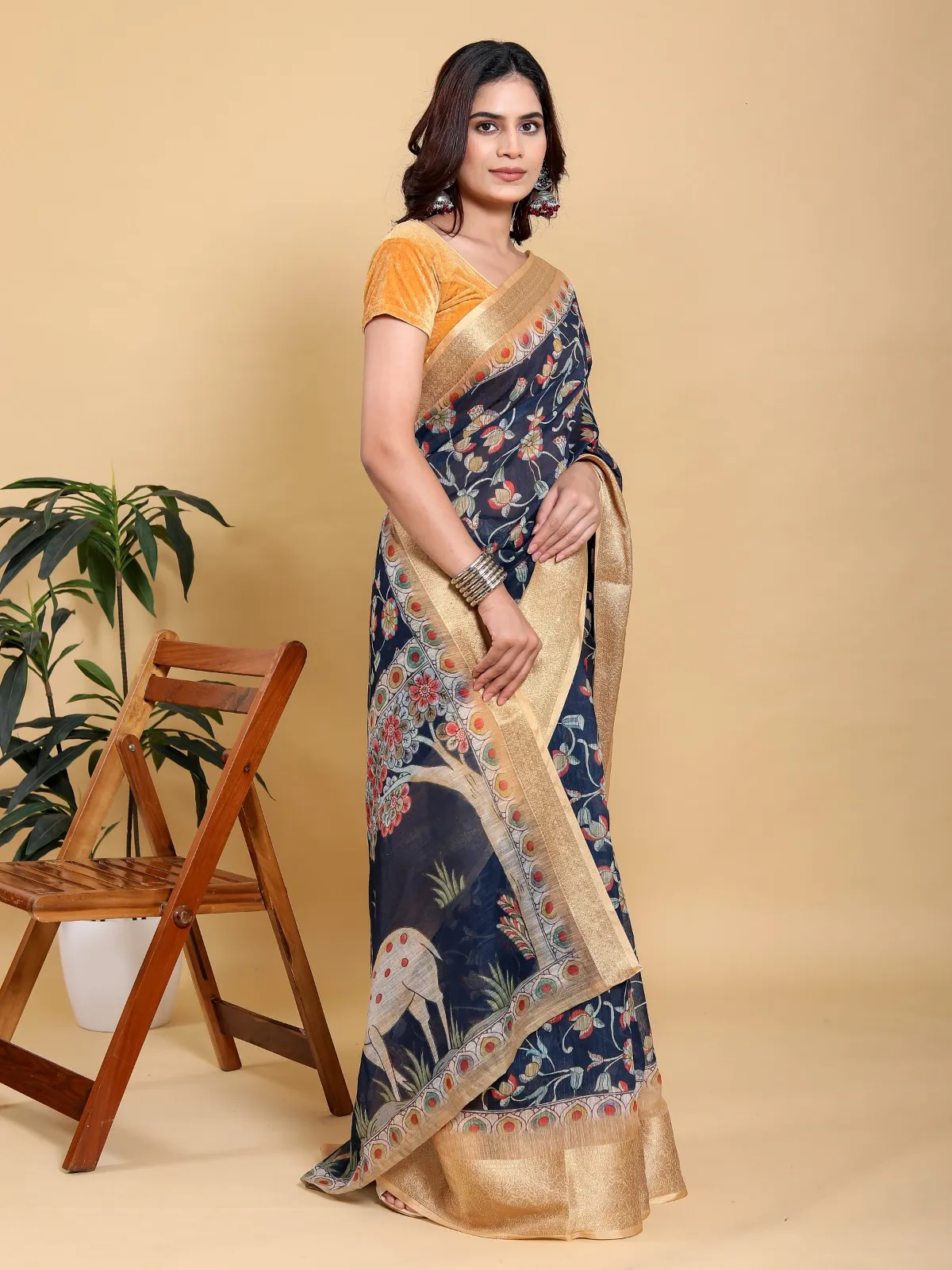 Elegant Navy blue floral print saree - Image 3 in Kolkata